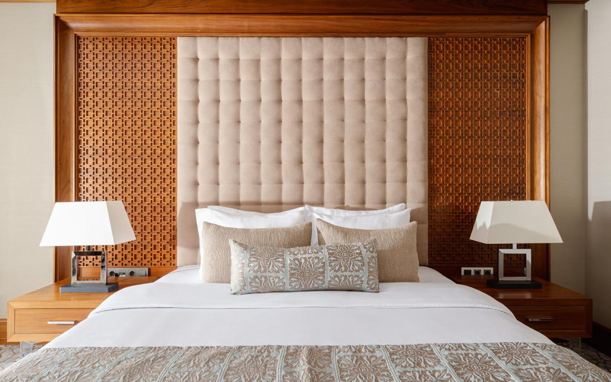 Qalaalti Hotel & Spa Galaalti Exterior foto A bed with a headboard